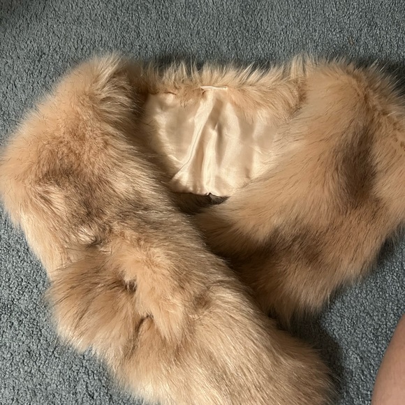 Francesca's Collections Accessories - FAUX FUR PINK STOLE